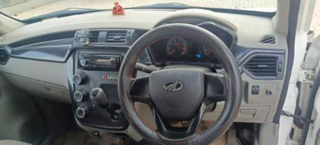 Interior KUV100(2016-2017)  White