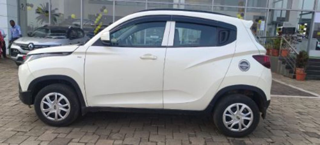 KUV100(2016-2017)  White